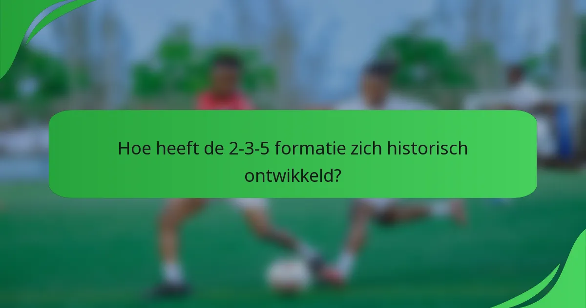 Hoe heeft de 2-3-5 formatie zich historisch ontwikkeld?